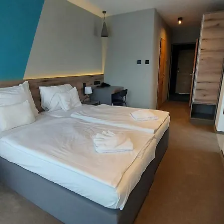 Szieszta 4* شوبرون
